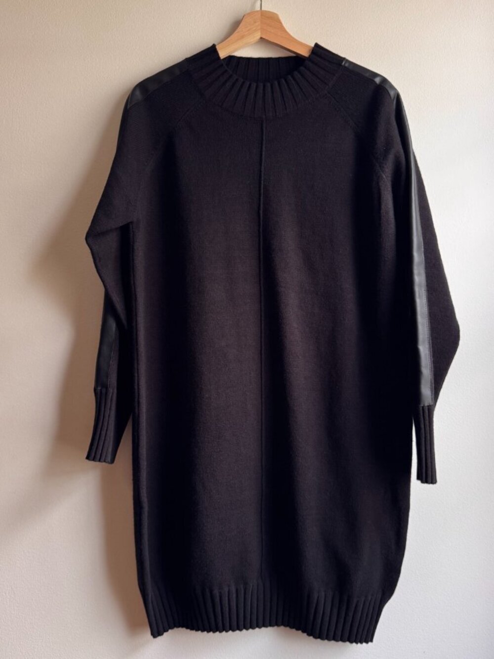 Evereve Harlow Knit Sweater Dress Black Faux Leather Sleeve Stripe Size L NEW - Picture 3 of 9